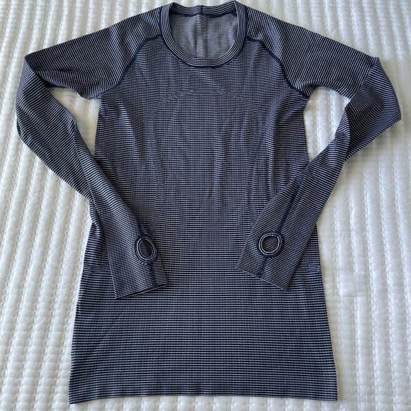 lululemon athletica Tops - LULULEMON long sleeve top Work out thumb holes  blue stripe base layer 6